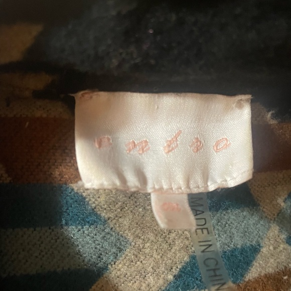 Geometric Patterned Jacket - Picture 3 of 4